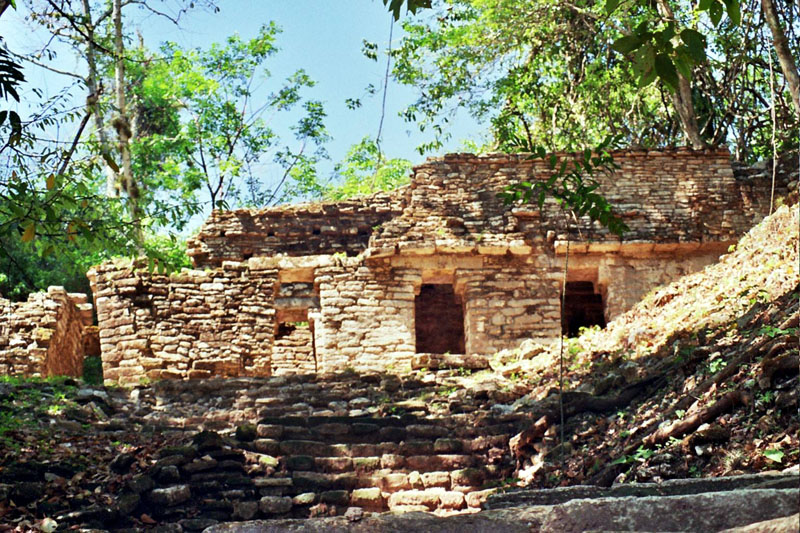 yaxchillan_temple